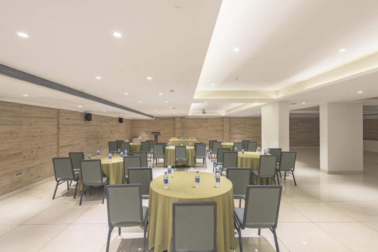 Hotel The Fern Residency Calangute-baga, Goa 4*